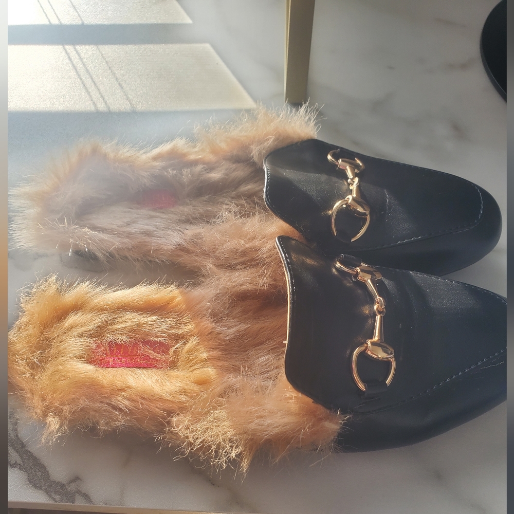 Black Loafer with Fur inside